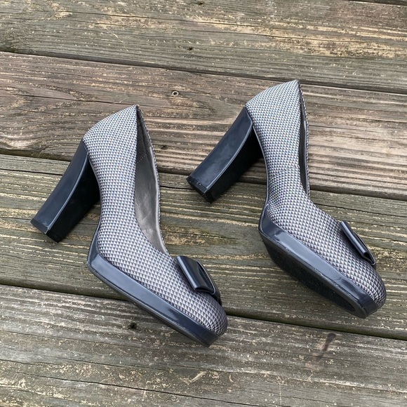 Ann Marino silver gray pumps sz 10 block heel fabric upper with bow - Picture 16 of 16